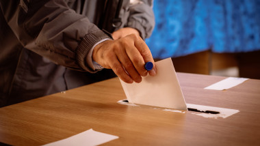 votanti la urne
