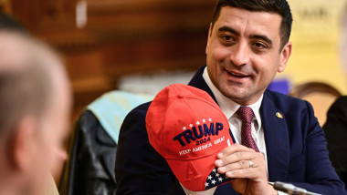 g simion cu o sapca rosie Trump